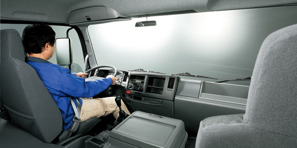 Кабина ISUZU FORWARD внутри