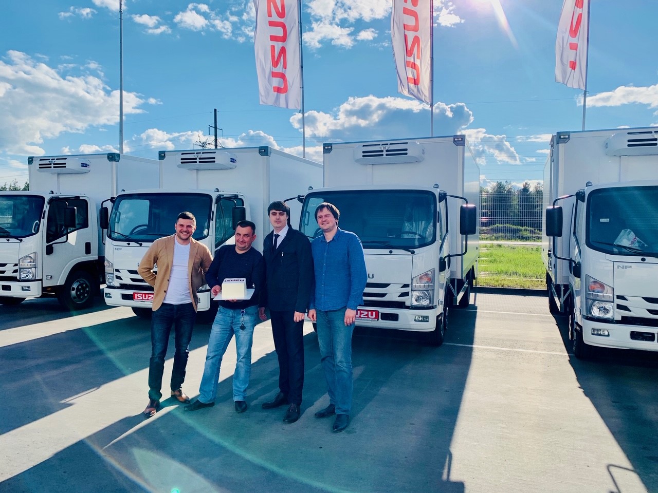 9 ФУРГОНОВ-РЕФРИЖЕРАТОРОВ НА ШАССИ ISUZU ELF 7.5 ПЕРЕДАНЫ «НИЖЕГОРОДСКОЙ ЛОГИСТИЧЕСКОЙ КОМПАНИИ»